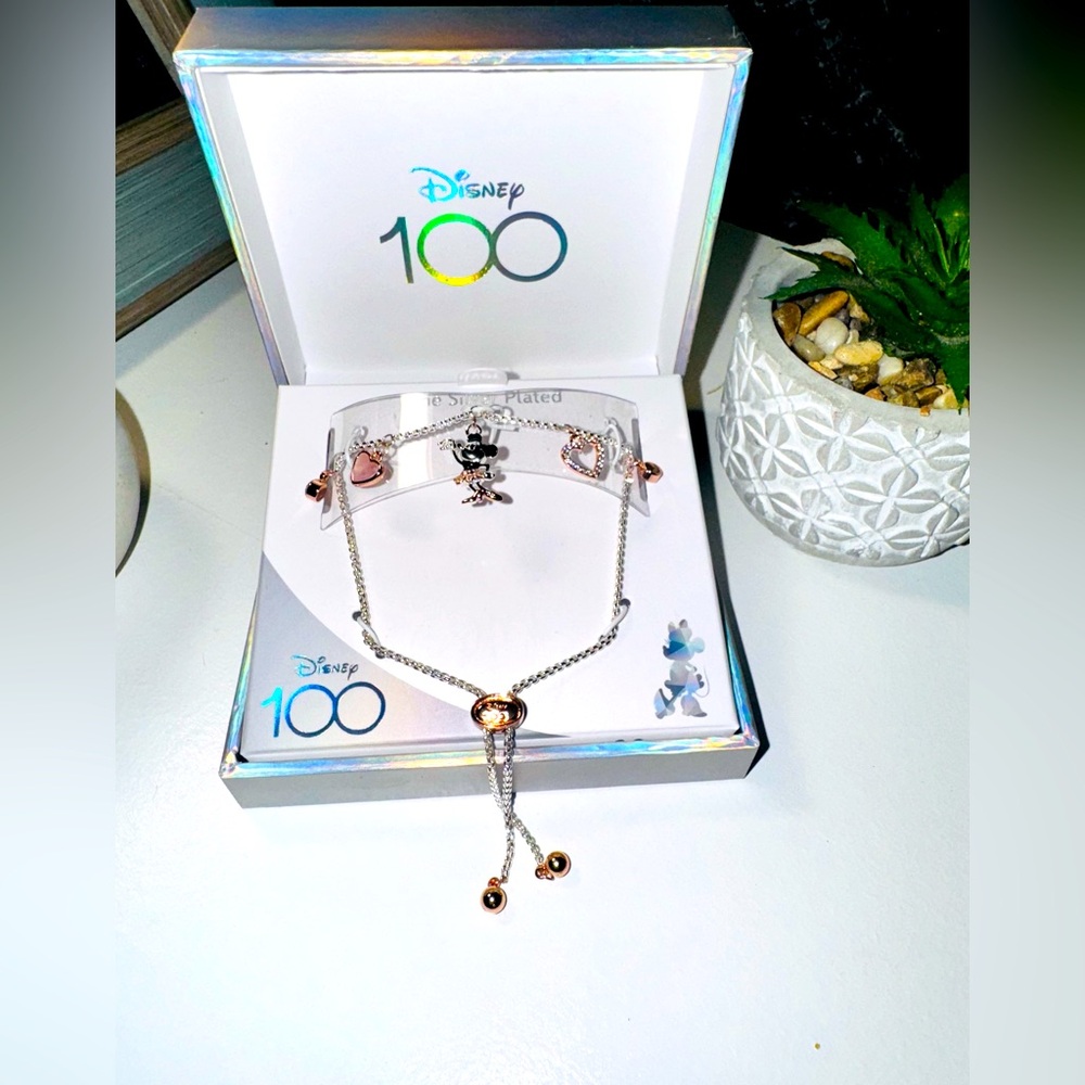 NIB 💕Minnie Mouse 100th Anniversary Charm bracelet